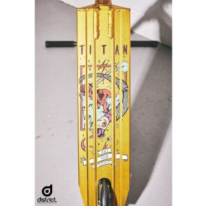 Трюковой самокат District Titan Complete Scooter (Ano Gold - Black)
