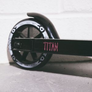 Трюковой самокат District Titan Complete Scooter (Black)