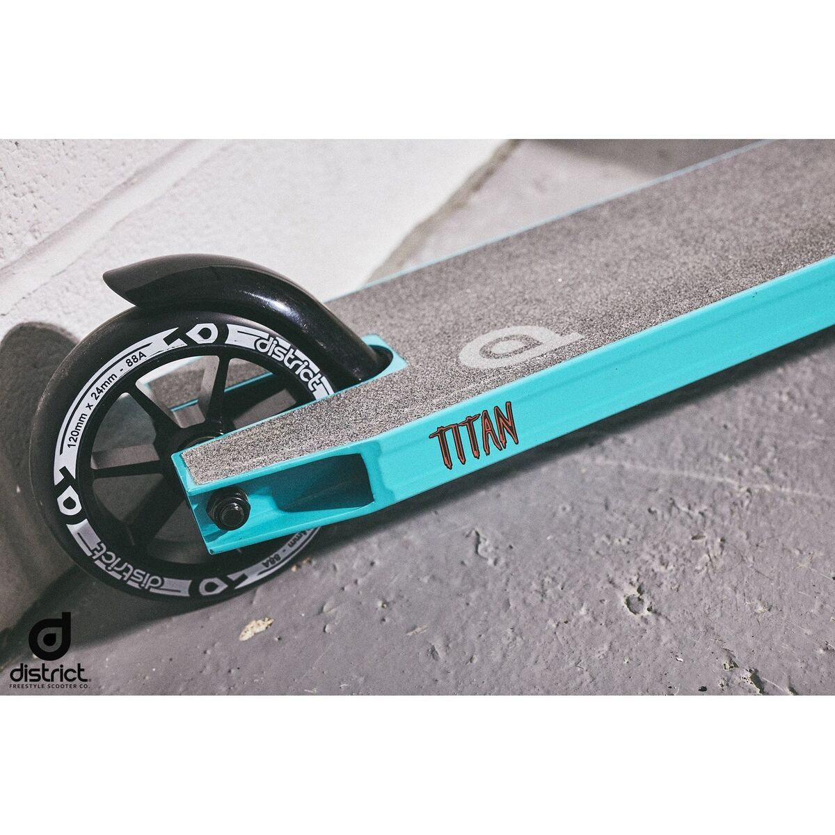 Трюковой самокат District Titan Complete Scooter (Powder Blue - Black)