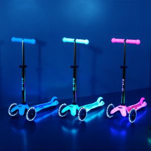Самокат Mini Micro Deluxe Glow LED (Cold Pink)