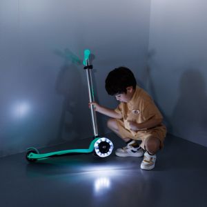 Самокат Maxi Micro Deluxe Glow LED (Jelly Green)