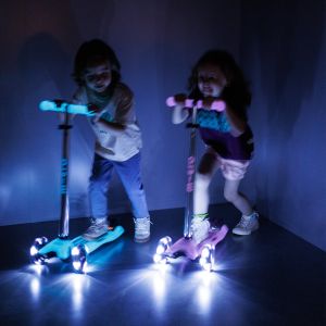 Самокат Maxi Micro Deluxe Glow LED (Shining Purple)